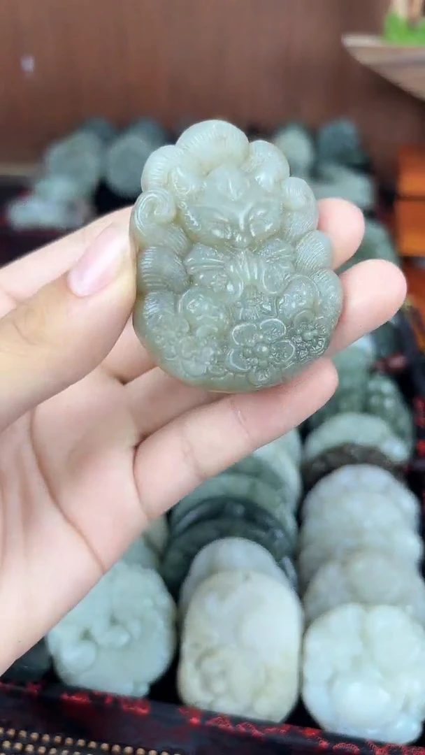 和田玉未镶嵌颈饰1
