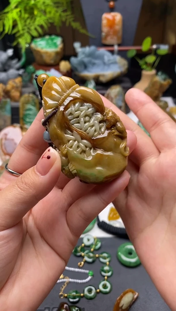颈饰未镶嵌翡翠钱袋