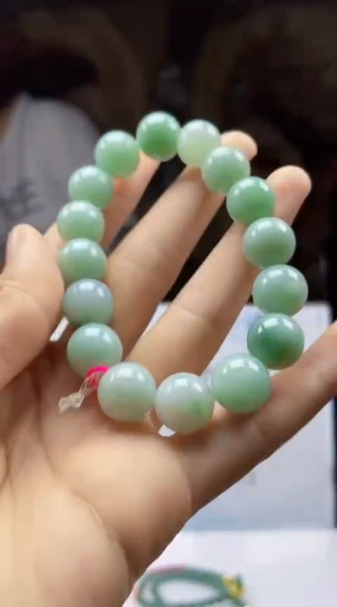翡翠未镶嵌颈饰      *30