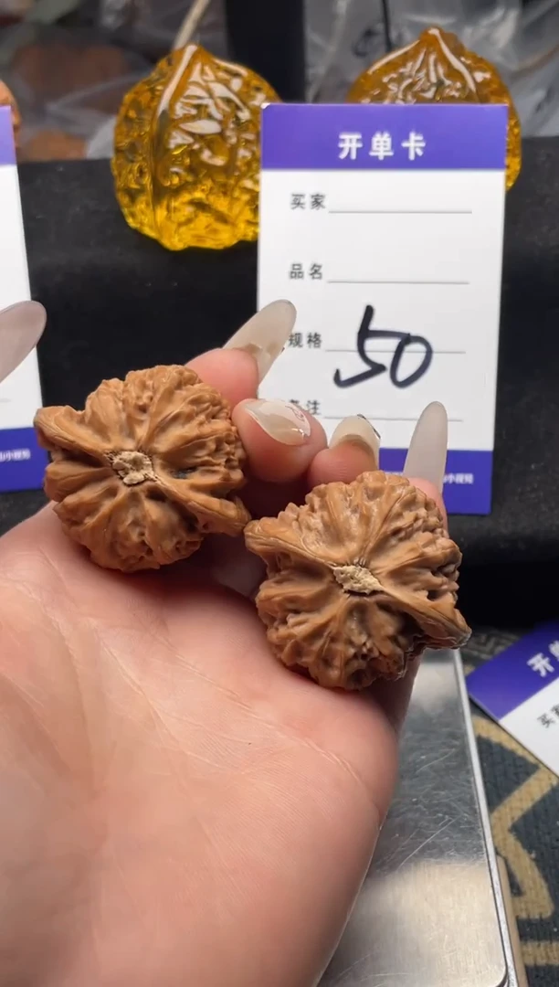 【闪购商品】文玩核桃把件050 宫灯（有修） 40