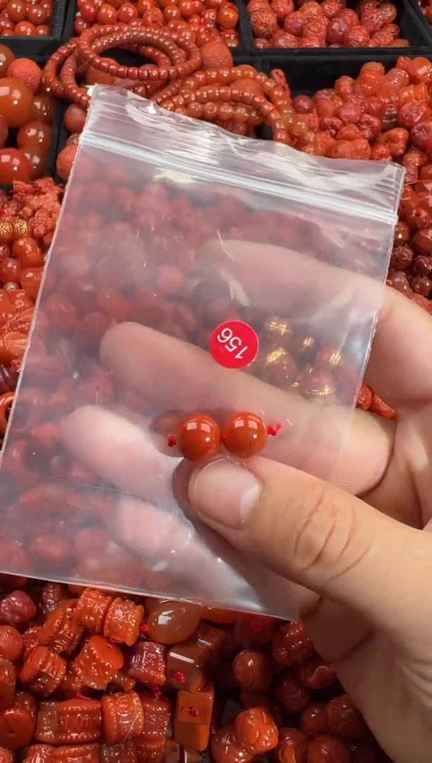 南红玛瑙未镶嵌颈饰1