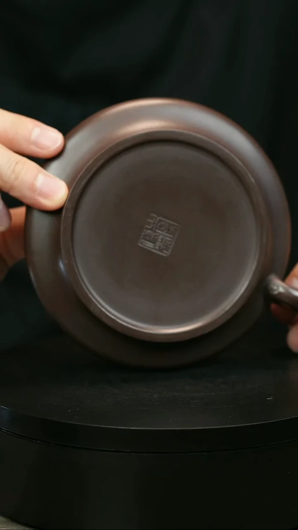 茶壶紫砂?***李H1956李传荣紫泥刻绘虚扁