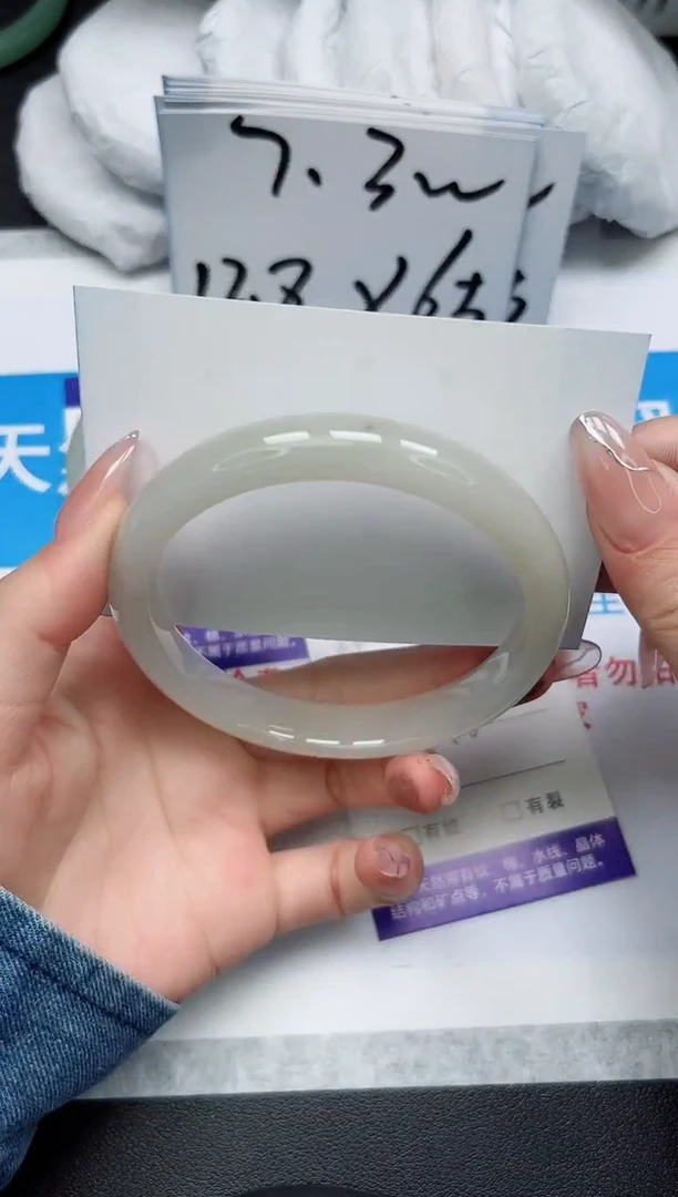 【闪购商品】石英质玉手镯未镶嵌258