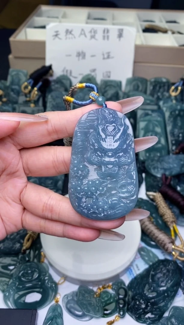 颈饰未镶嵌翡翠
