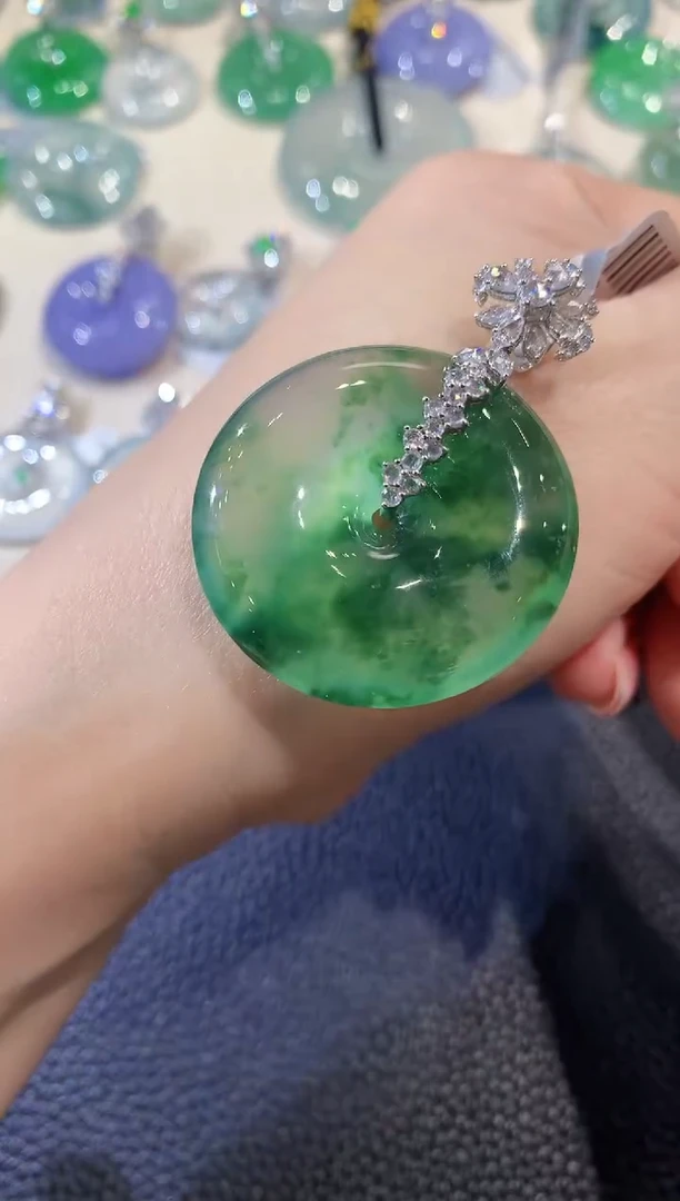 吊坠(不含链)18K金镶嵌翡翠A38