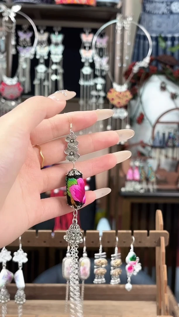 织绣民族风非遗老绣饰品596