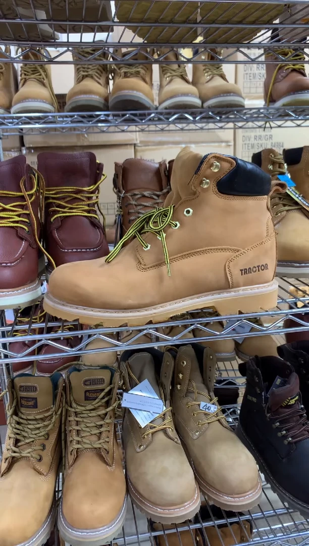 牛皮  442码，939号，皮鞋码，牛皮工装靴，默认微瑕 领口氧化