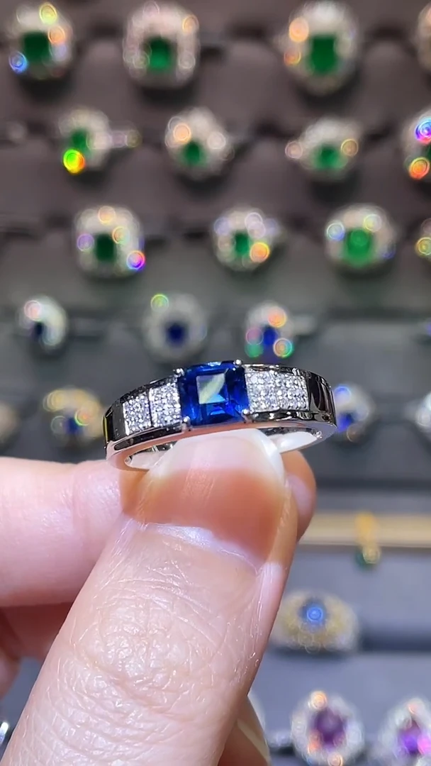 蓝宝石戒指18K金镶嵌无烧皇家蓝1.08ct