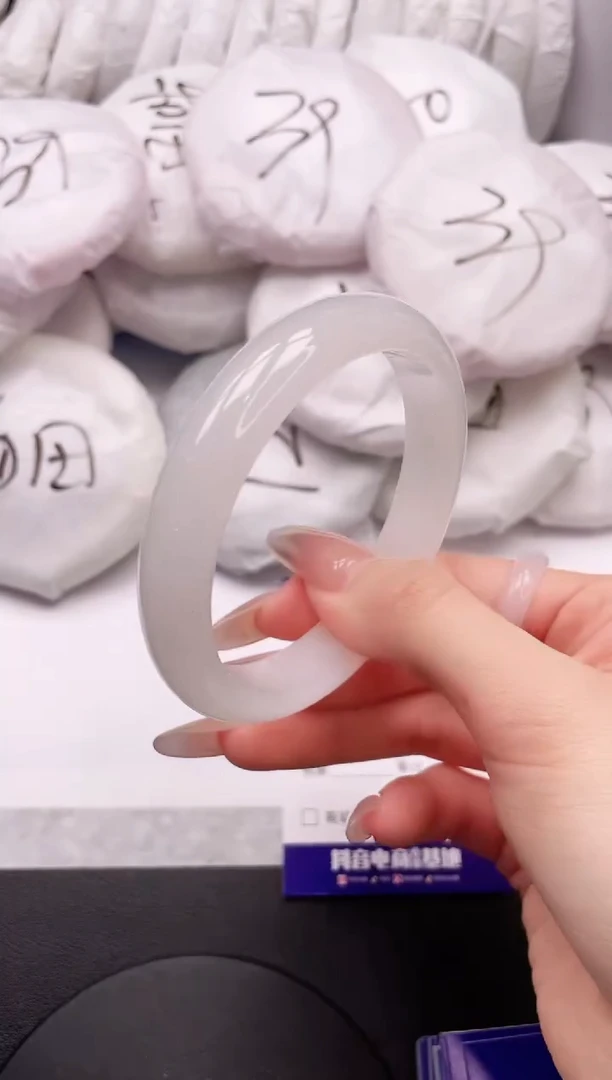 【闪购商品】石英质玉手镯未镶嵌17K26-60