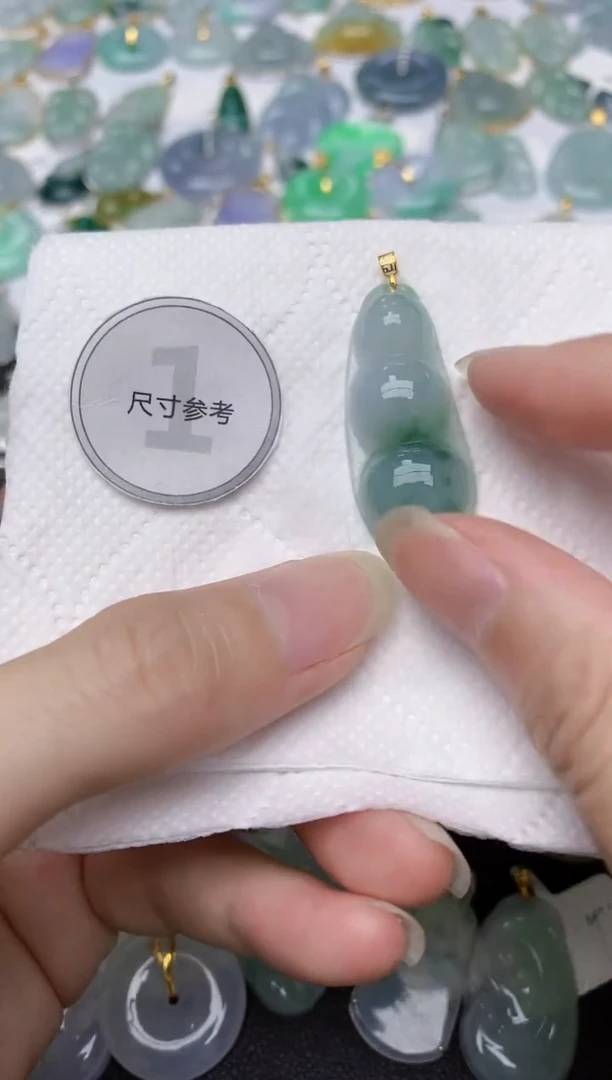 翡翠18K金镶嵌颈饰天然A货翡翠