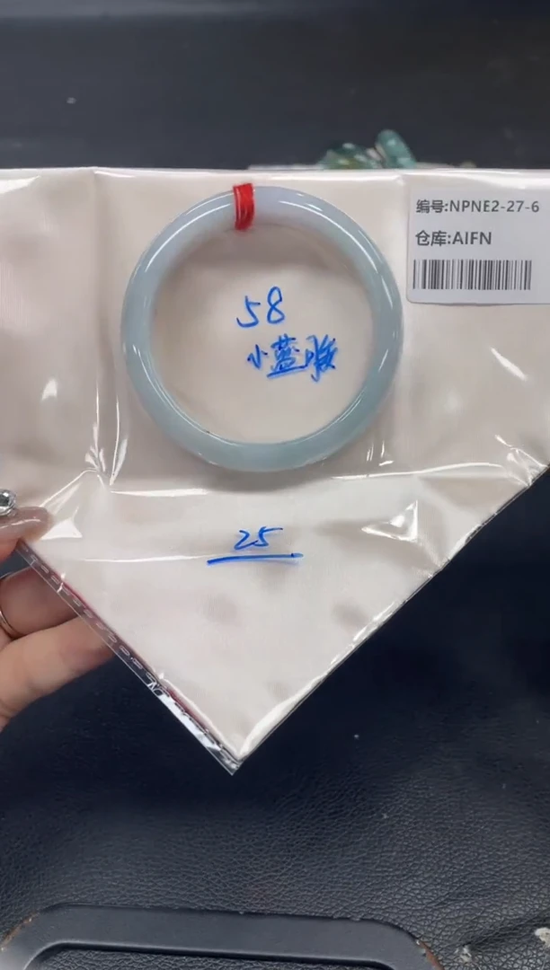 未镶嵌手镯翡翠 翡翠手镯