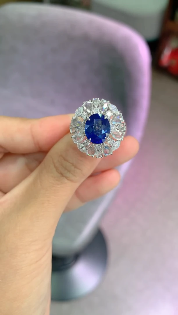 【闪购商品】蓝宝石戒指18K金镶嵌3.1CT