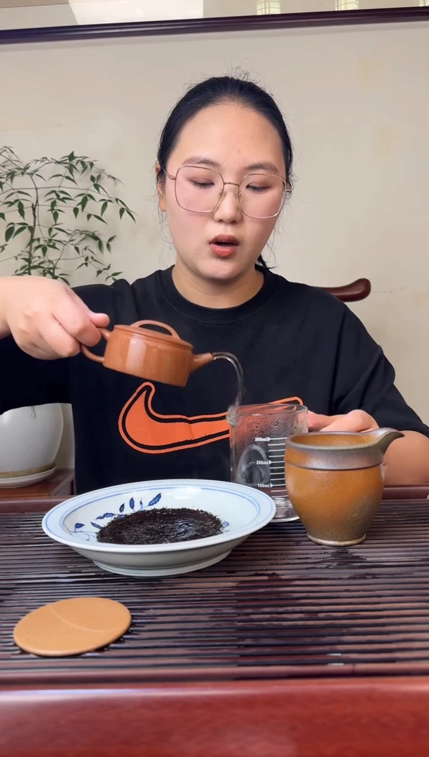 茶壶紫砂汉瓦-半手精工-老宕口桃花泥-容量：150CC