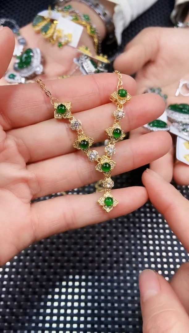 【闪购商品】翡翠颈饰未镶嵌11111111