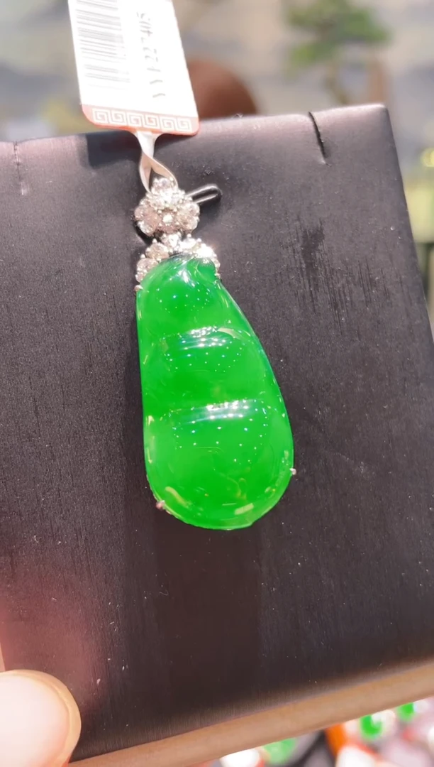 翡翠18K金镶嵌颈饰翡翠A42