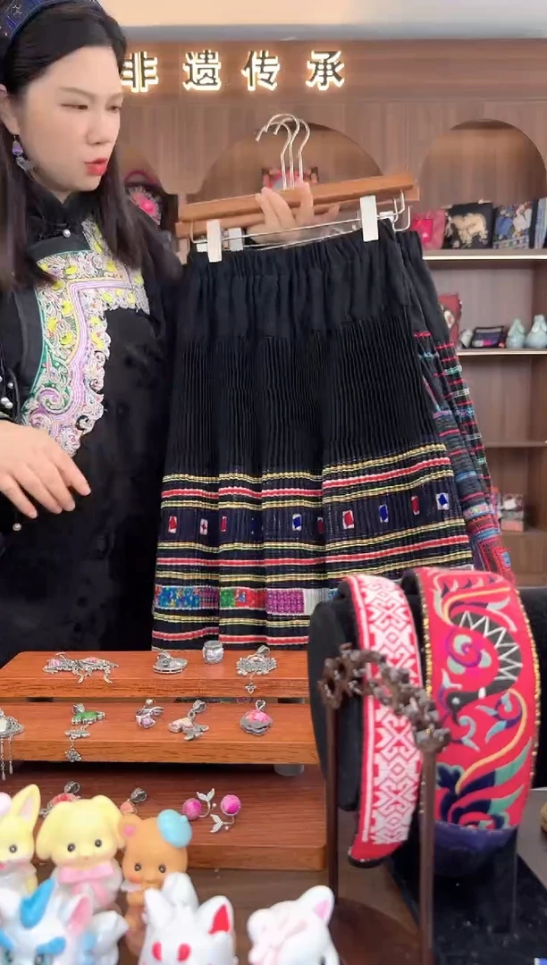 【闪购商品】织绣扶光苗绣传承L12