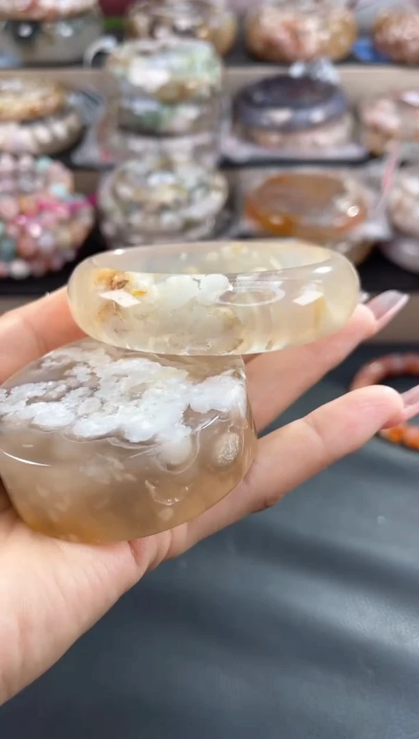 未镶嵌手镯石英质玉60