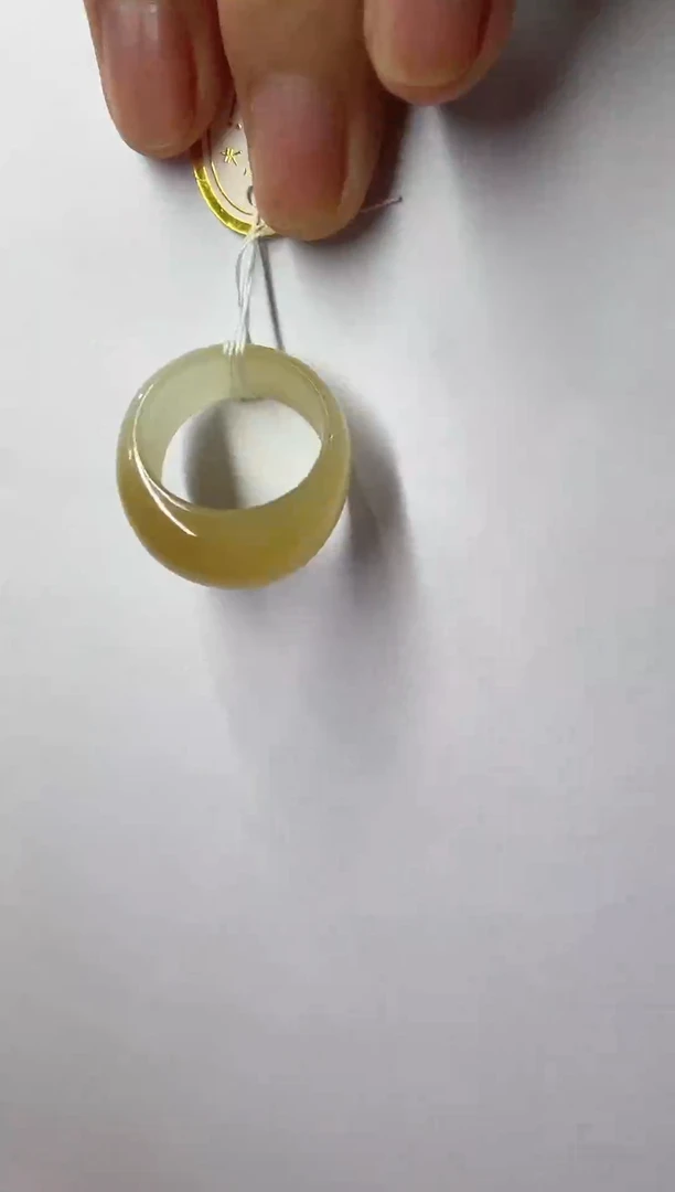 未镶嵌戒指和田玉（糖玉）和田玉 蜂蜜水馒头B742