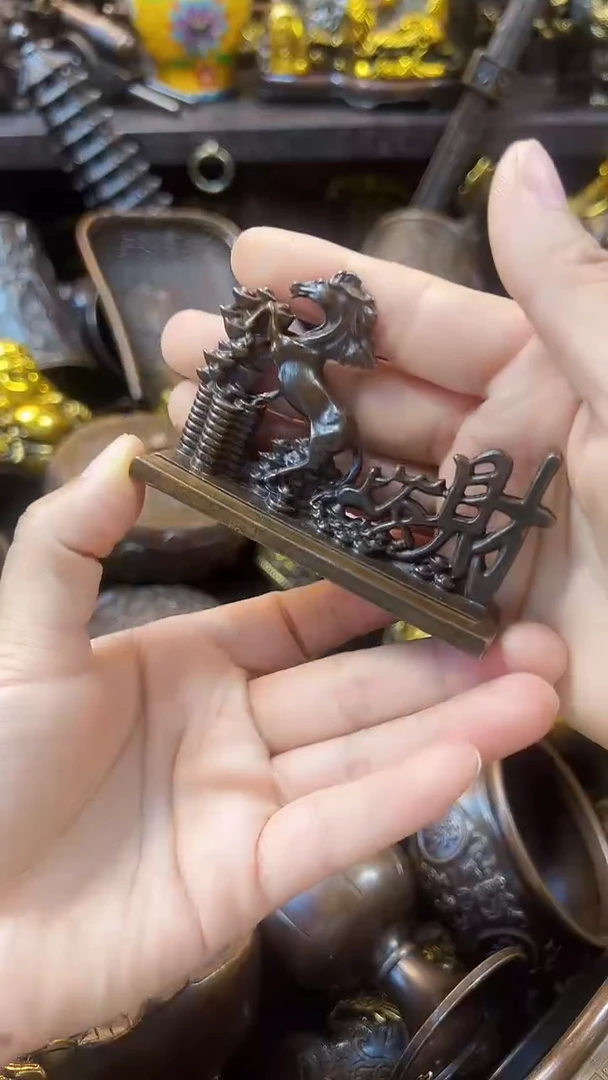 1案台摆件，物品摆件