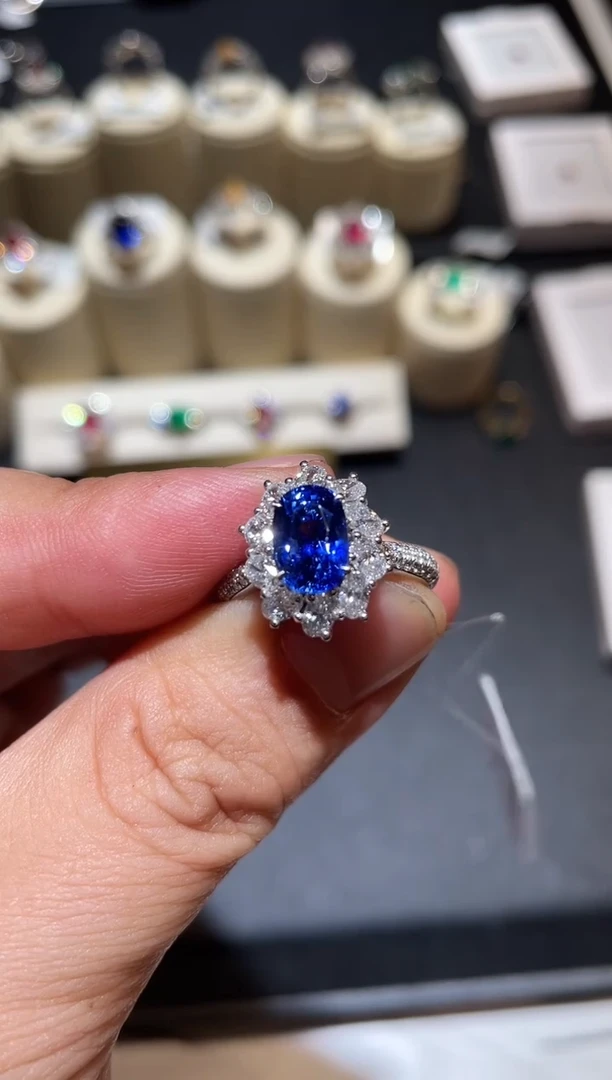 戒指蓝宝石18K金镶嵌3.42ct