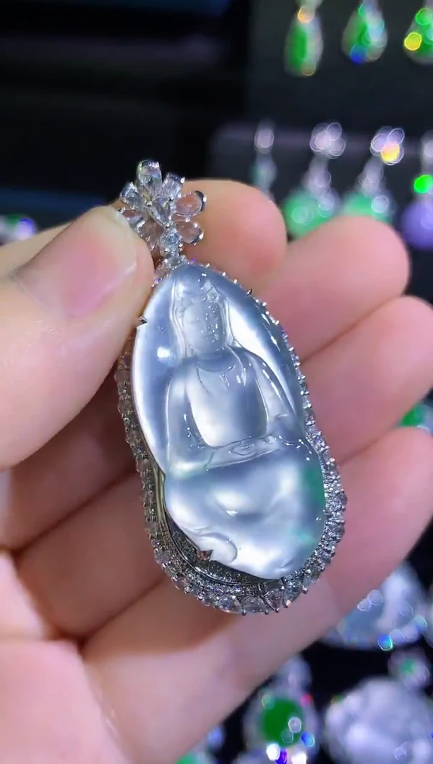 颈饰18K金镶嵌翡翠玻璃种起光金丝绿观音后盖可拆卸