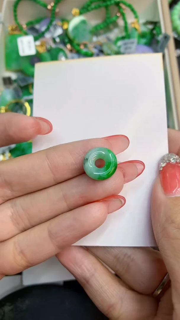 颈饰未镶嵌翡翠1