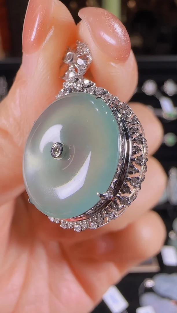 【闪购商品】翡翠吊坠(不含链)18K金镶嵌平安扣