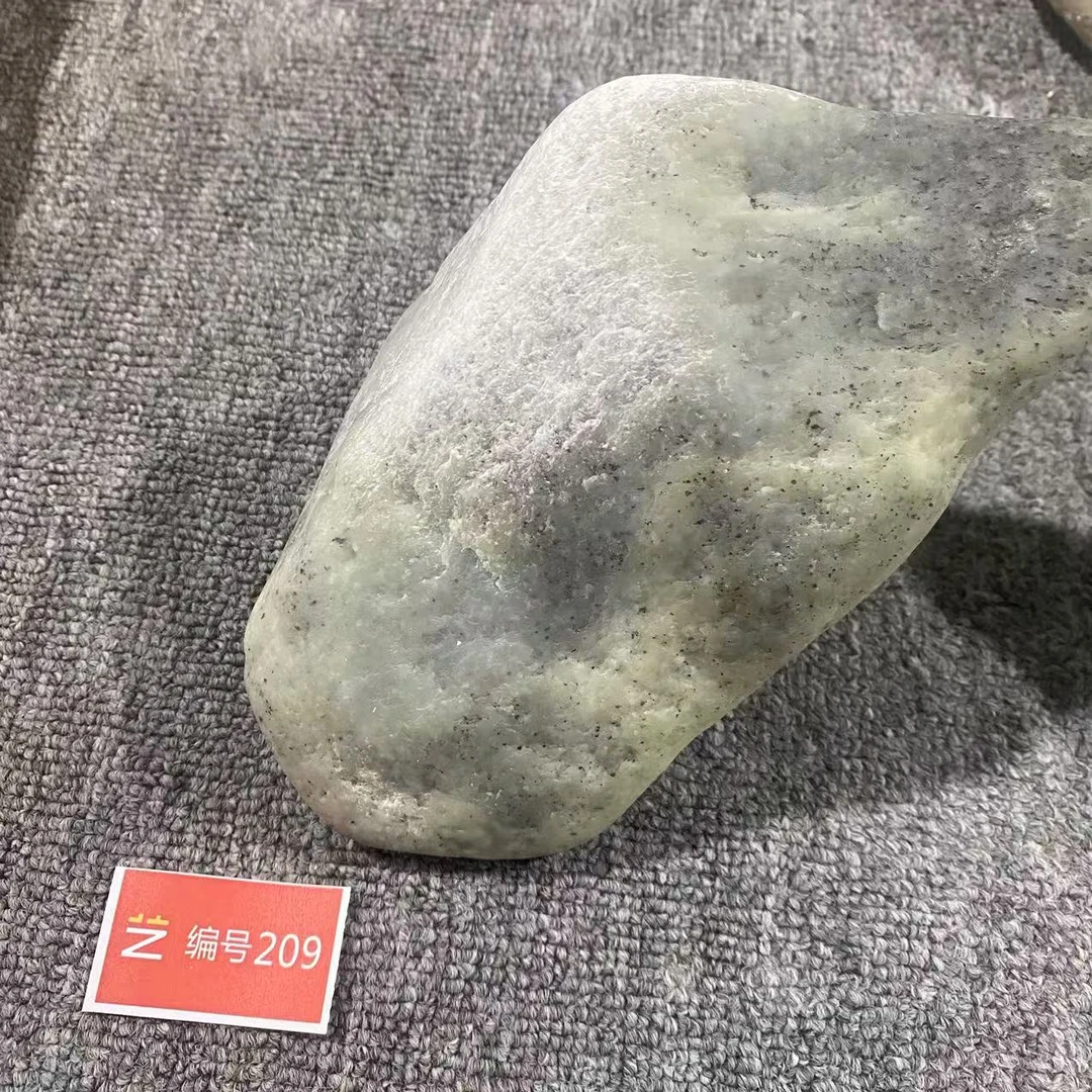 新疆玉料原石发一件编号209