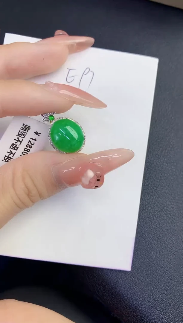 颈饰18K金镶嵌翡翠缅甸天然翡翠A货