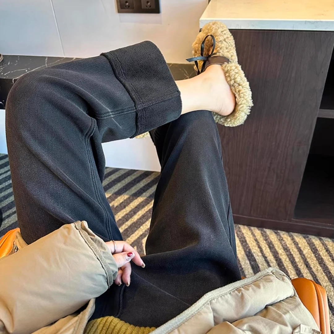 黑灰色一体绒保暖直筒牛仔裤女秋冬新款梨形MM宽松显瘦九分烟管裤