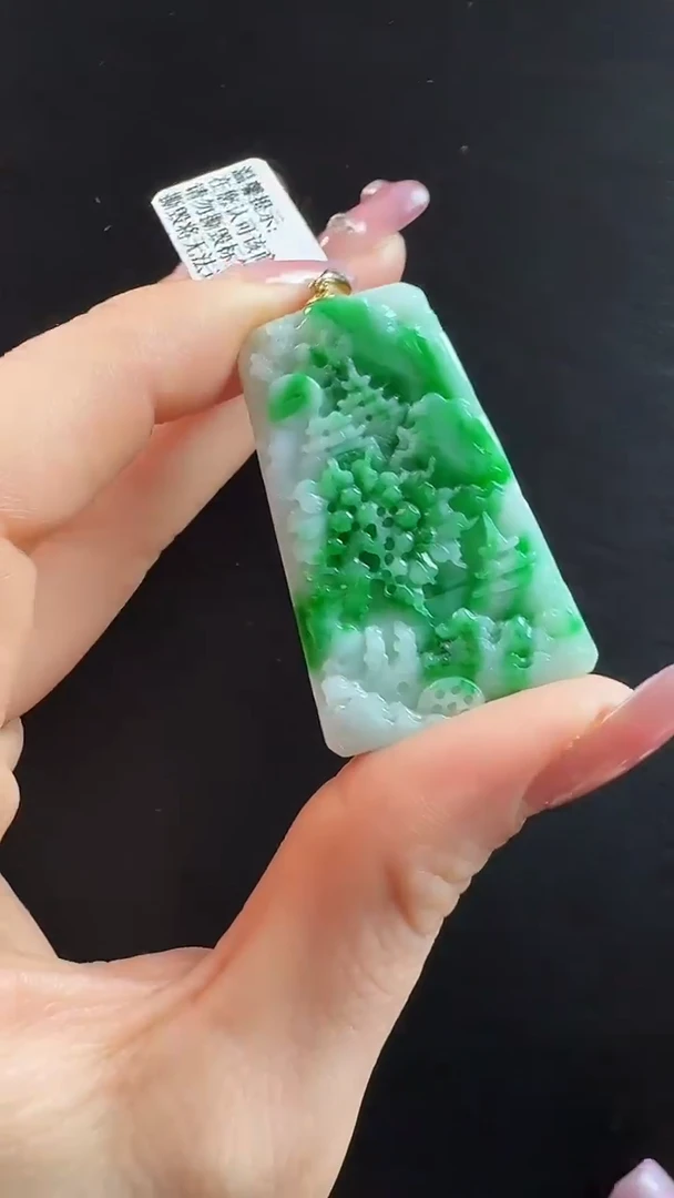 颈饰18K金镶嵌翡翠山水