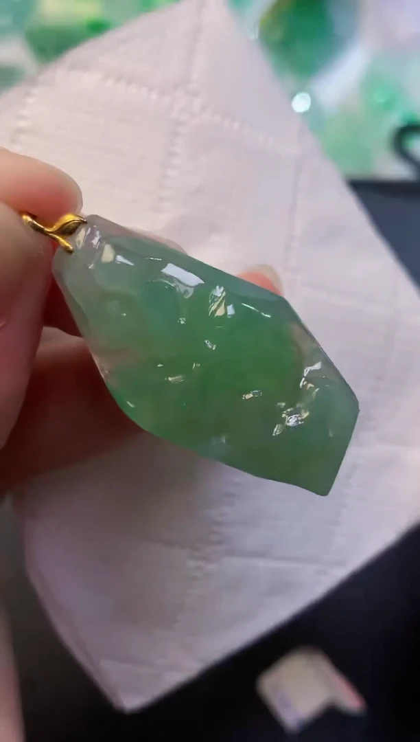 颈饰未镶嵌翡翠