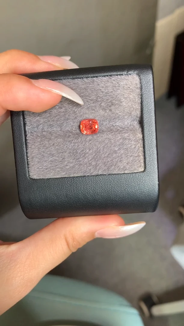 未镶嵌裸石定制尖晶石枕型 橙色调 1.69ct