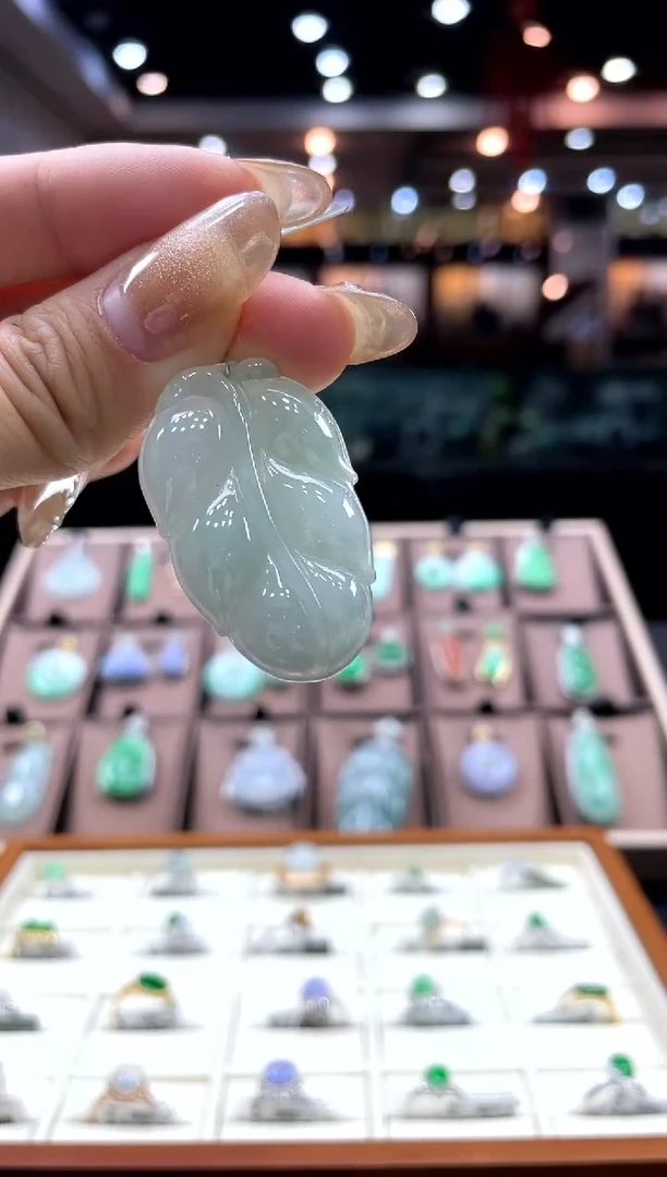 【闪购商品】翡翠颈饰未镶嵌树叶
