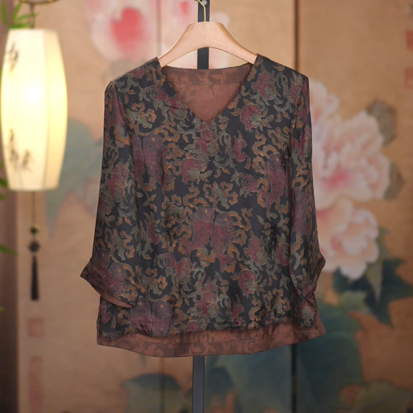 隅谷-新中式国风秋季新款深棕双鲤嬉戏复古V领气质七分袖上衣