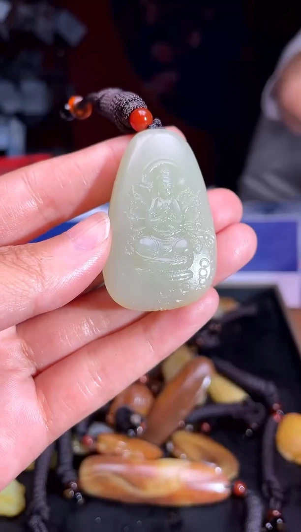 和田玉未镶嵌颈饰1