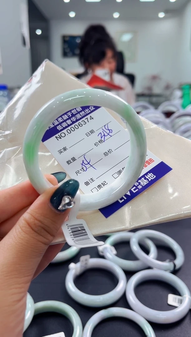 翡翠手镯未镶嵌天然缅甸A货翡翠