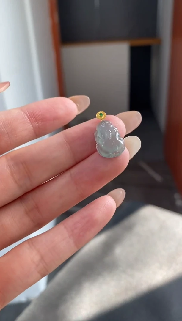 颈饰18K金镶嵌翡翠貔貅