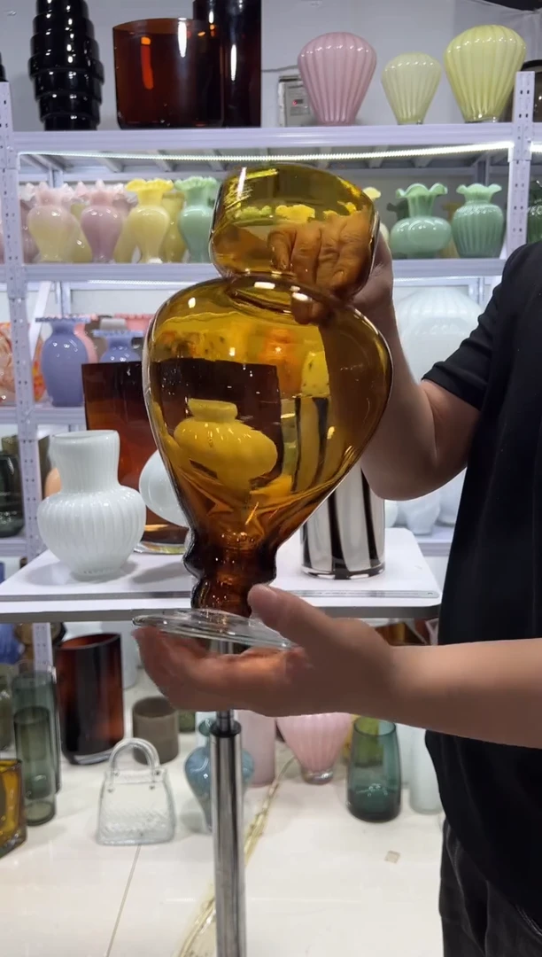 琥珀色高脚花瓶微瑕介意勿拍