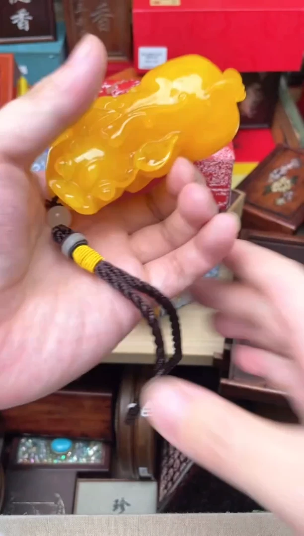 未镶嵌吊坠(赠链)琥珀-=-=-=-=-=-=-蜜蜡貔貅