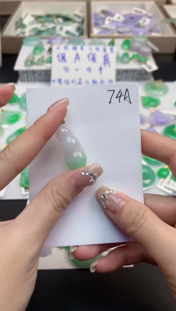 颈饰18K金镶嵌翡翠天然缅甸a货翡翠
