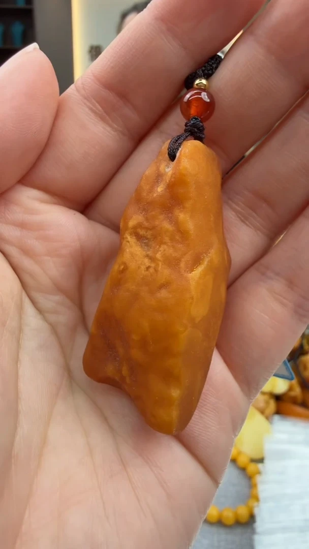 琥珀颈饰未镶嵌32秒拍号 假一罚三