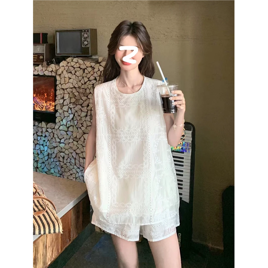 米白色松弛感穿搭套装女夏季新款韩系气质显瘦无袖背心短裤两件套