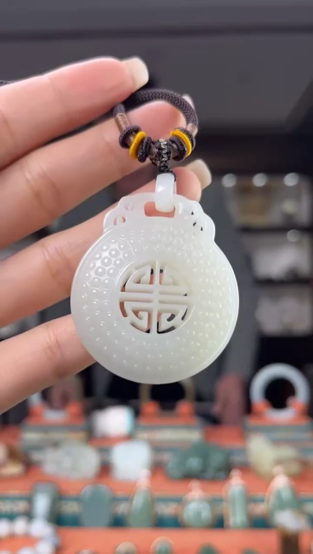 颈饰未镶嵌和田玉佩佩