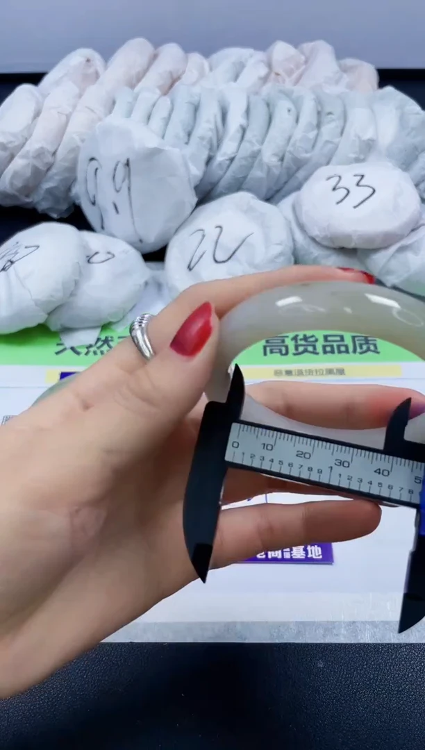 【闪购商品】石英质玉手镯未镶嵌150/56