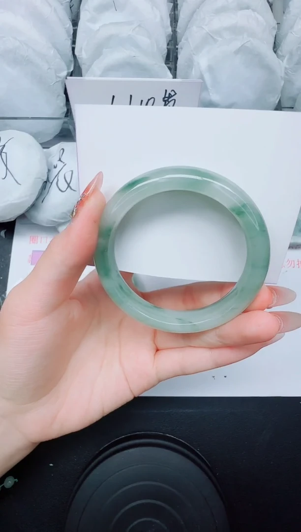 石英质玉手镯未镶嵌122/58.6