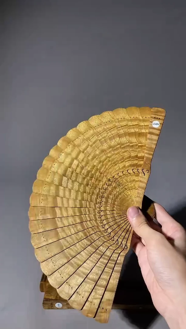 金丝楠一****?634号18cm小叶桢楠扇子