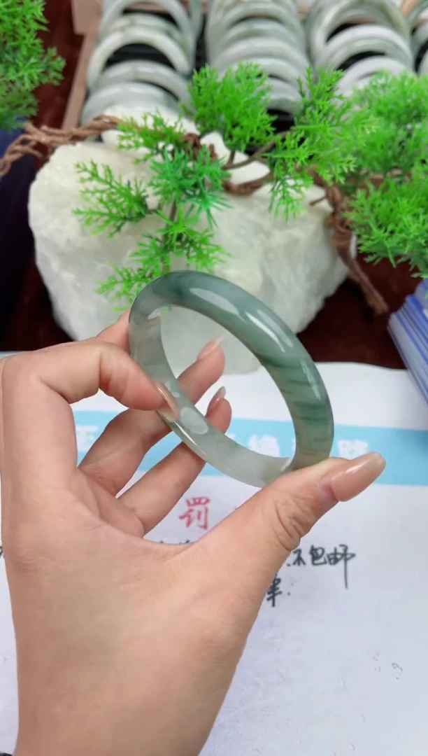 【闪购商品】石英质玉手镯未镶嵌52