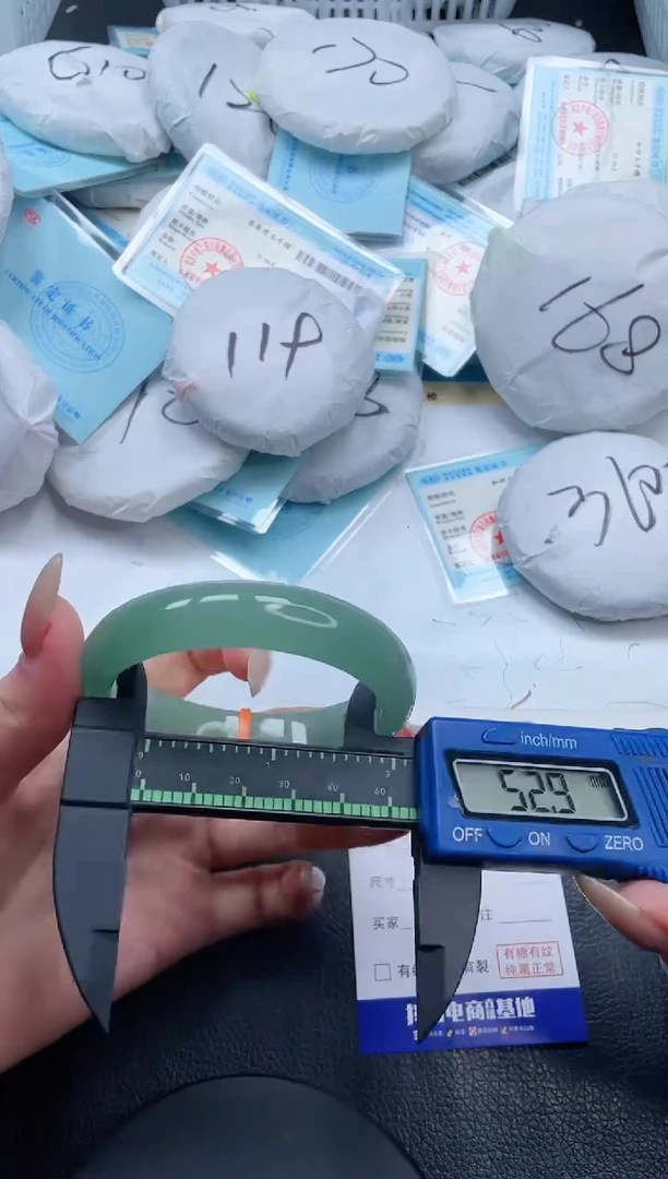 【闪购商品】石英质玉手镯未镶嵌9V215-58