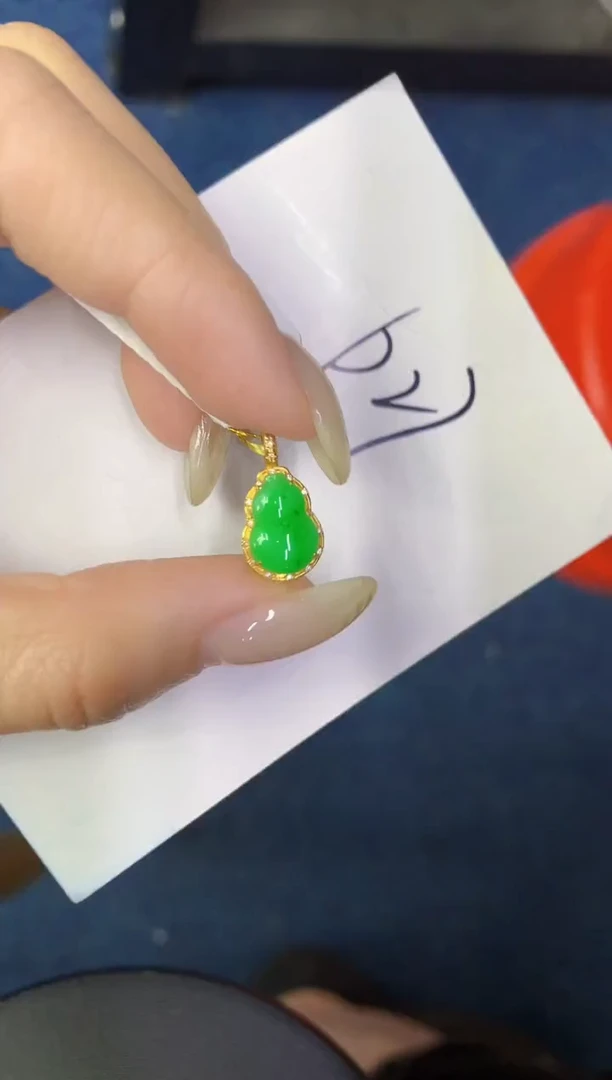 翡翠18K金镶嵌颈饰缅甸天然翡翠A货